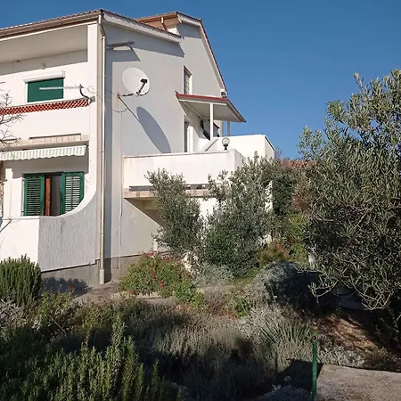 Barbat 22 アパート